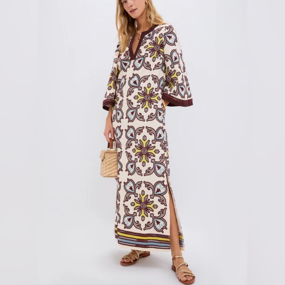 Gorgeous! Brand new. Never wore. NWT Tnuck Lorena Embroidered Caftan Sz Medium